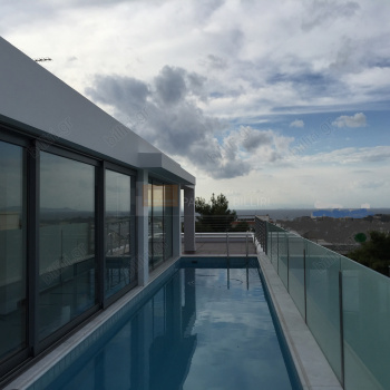 Πισίνα - θέα . Swimming pool - view