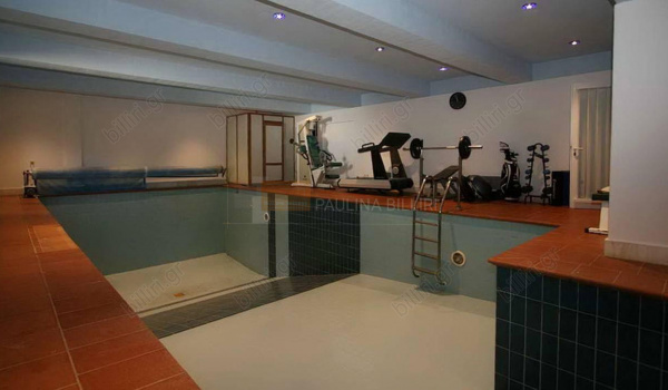 Εσωτερική πισίνα - Indoor swimming pool