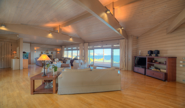 02__level_one_living_room_03