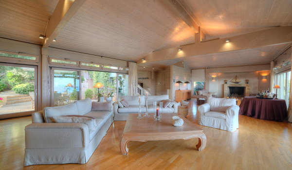 02__level_one_living_room_03a