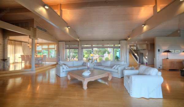 02__level_one_living_room_03b