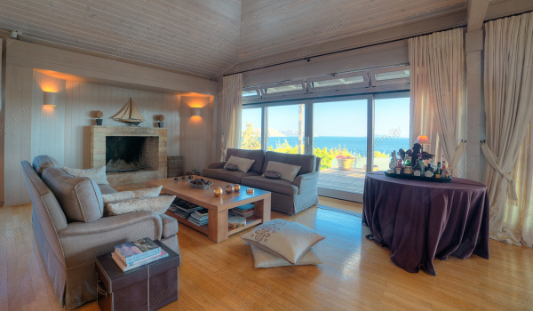 02__level_one_living_room_04