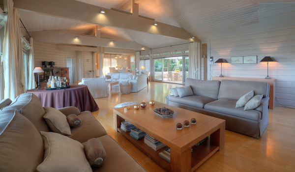 02__level_one_living_room_08