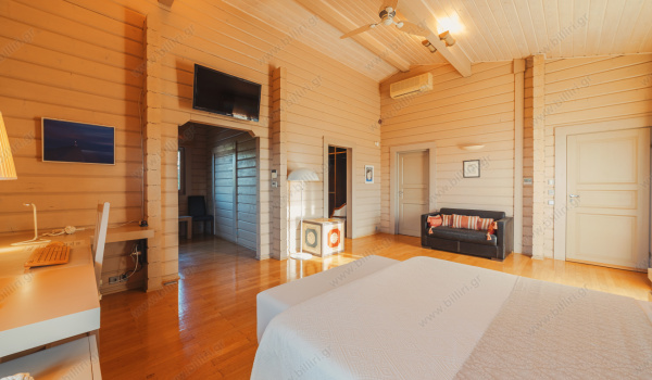 03__level_two_master_bedroom3