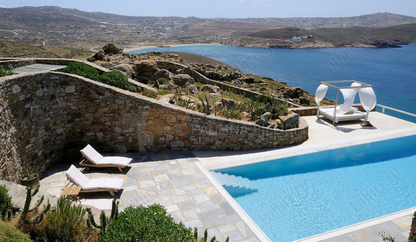 Πισίνα - θέα . Swimming pool - view