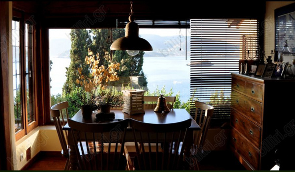 Tραπεζαρία - Dinning room
