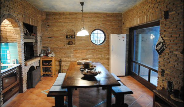Tραπεζαρία - Dinning room