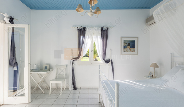Pool house 