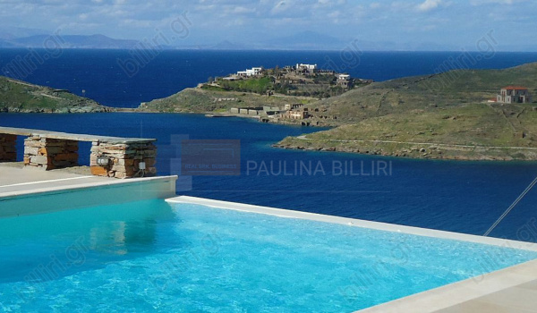 Πισίνα - θέα . Swimming pool - view