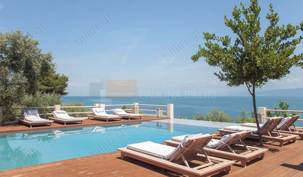 Πισίνα - θέα . Swimming pool - view