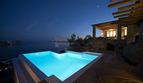 Πισίνα - θέα . Swimming pool - View 
