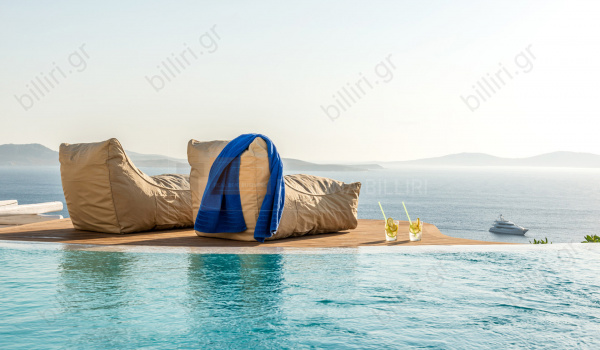 Πισίνα - Θέα . Swimming pool - View