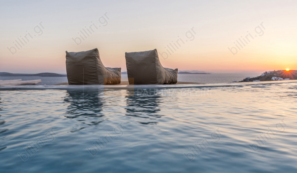 Πισίνα - Θέα . Swimming pool - View