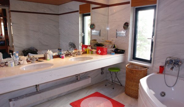Mπάνιο - Bathroom