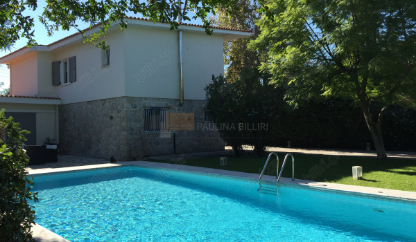 Πισίνα - κήπος . Swimming pool - garden