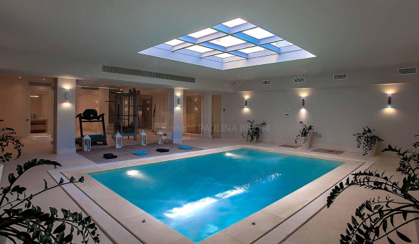Eσωτερική πισίνα - Indoor pool