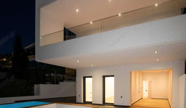 4_entrance_by_the_pool
