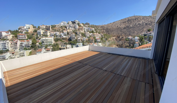 51_top_level_balcony_mountain_view
