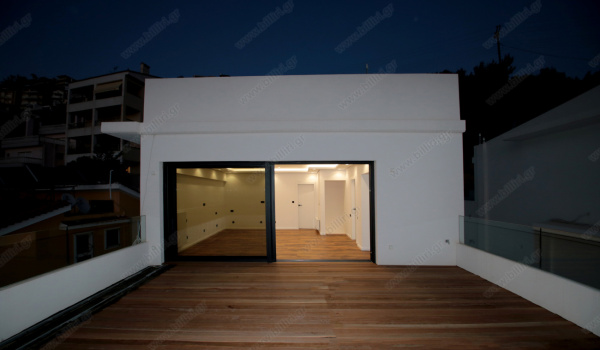 54_top_level_balcony_2101171287
