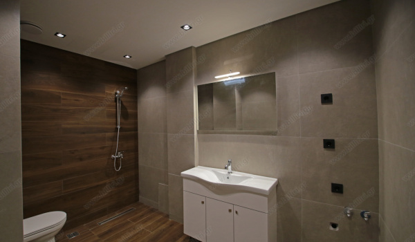 77_ground_floor_mates_bathroom