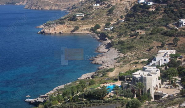 Οικόπεδο - Plot
