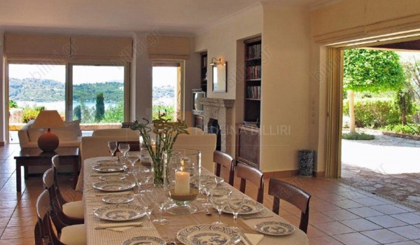 Τραπεζαρία - Dining room