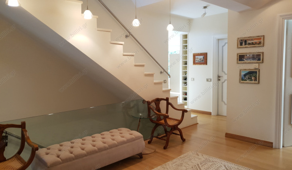 s_mela_hall_eisodou_3