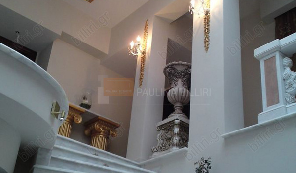 Μαρμάρινη εσωτερική σκάλα - Indoor view