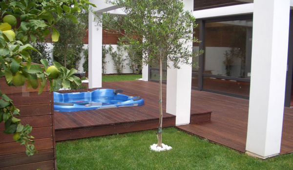 Κήπος με jacuzzi - Garden, jacuzzi